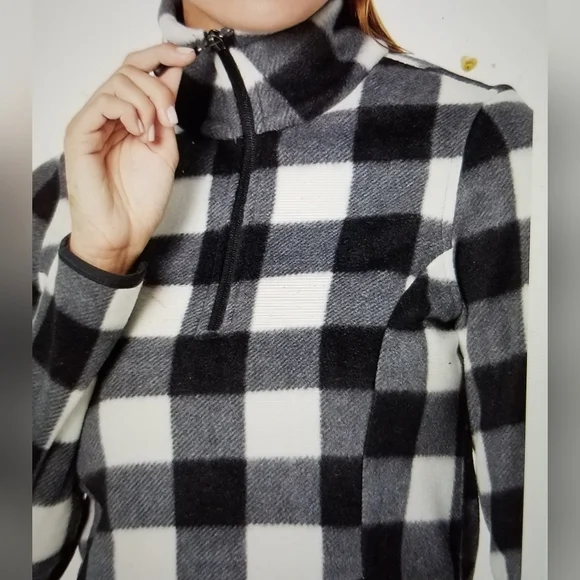 NWOT FIGURE FLATTERING PLAID LONG SLEEVE QUARTER ZIP FLEECE - Picture 4 of 9